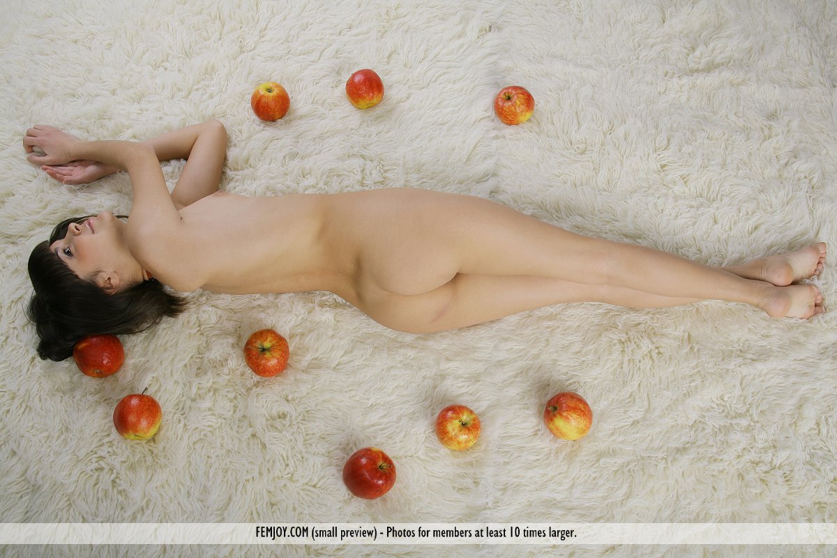 Ingrid in Sweet Apples photo 5 of 16
